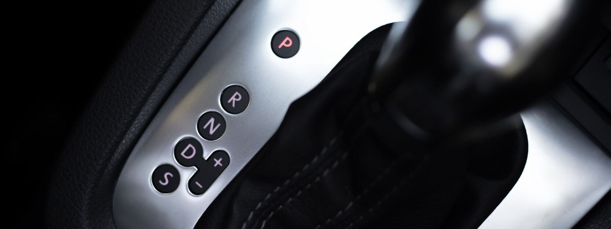 ADOBESTOCK_290389123 2000X750 | Garage AM Auto Comment fonctionne une boîte de vitesse automatique ? Wittenheim